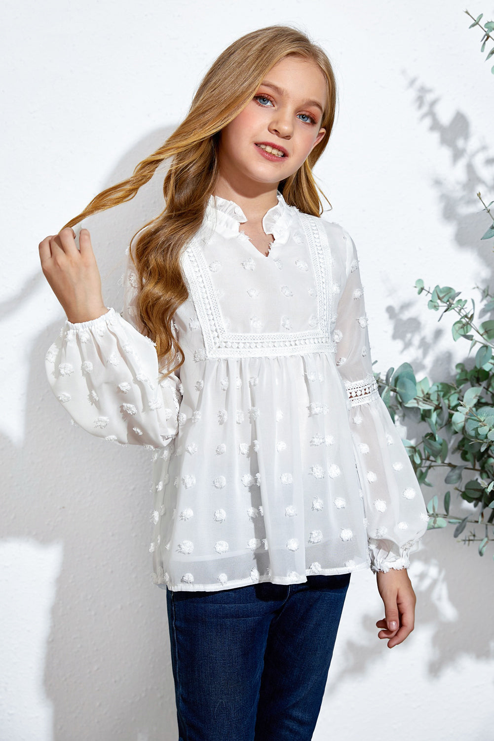 Blusa con muescas y encaje empalmado con lunares suizos para niñas