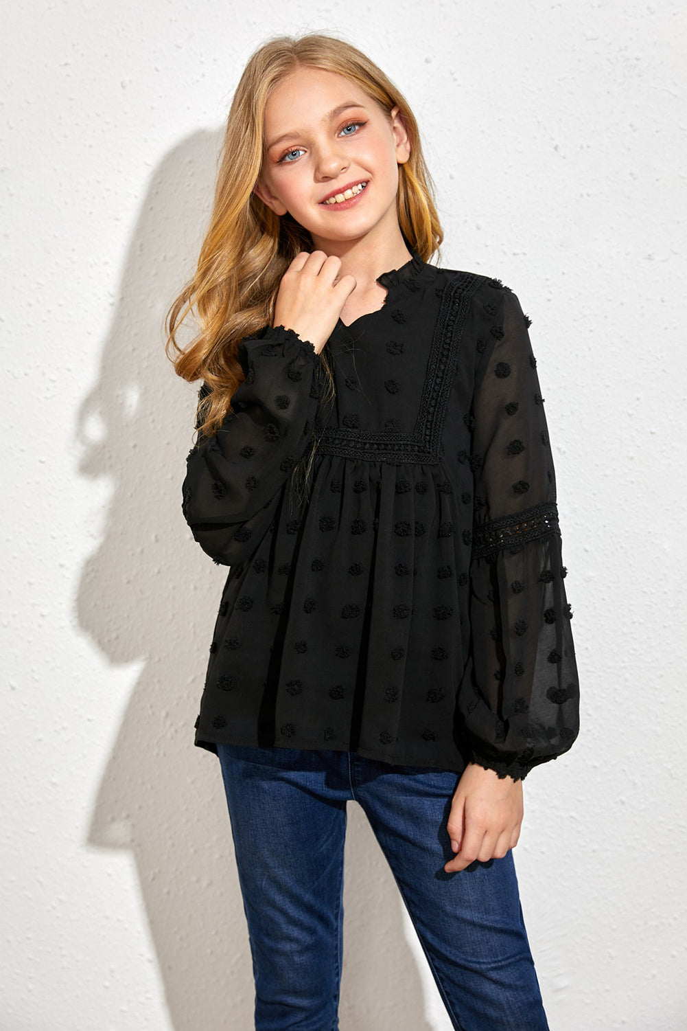 Blusa con muescas y encaje empalmado con lunares suizos para niñas