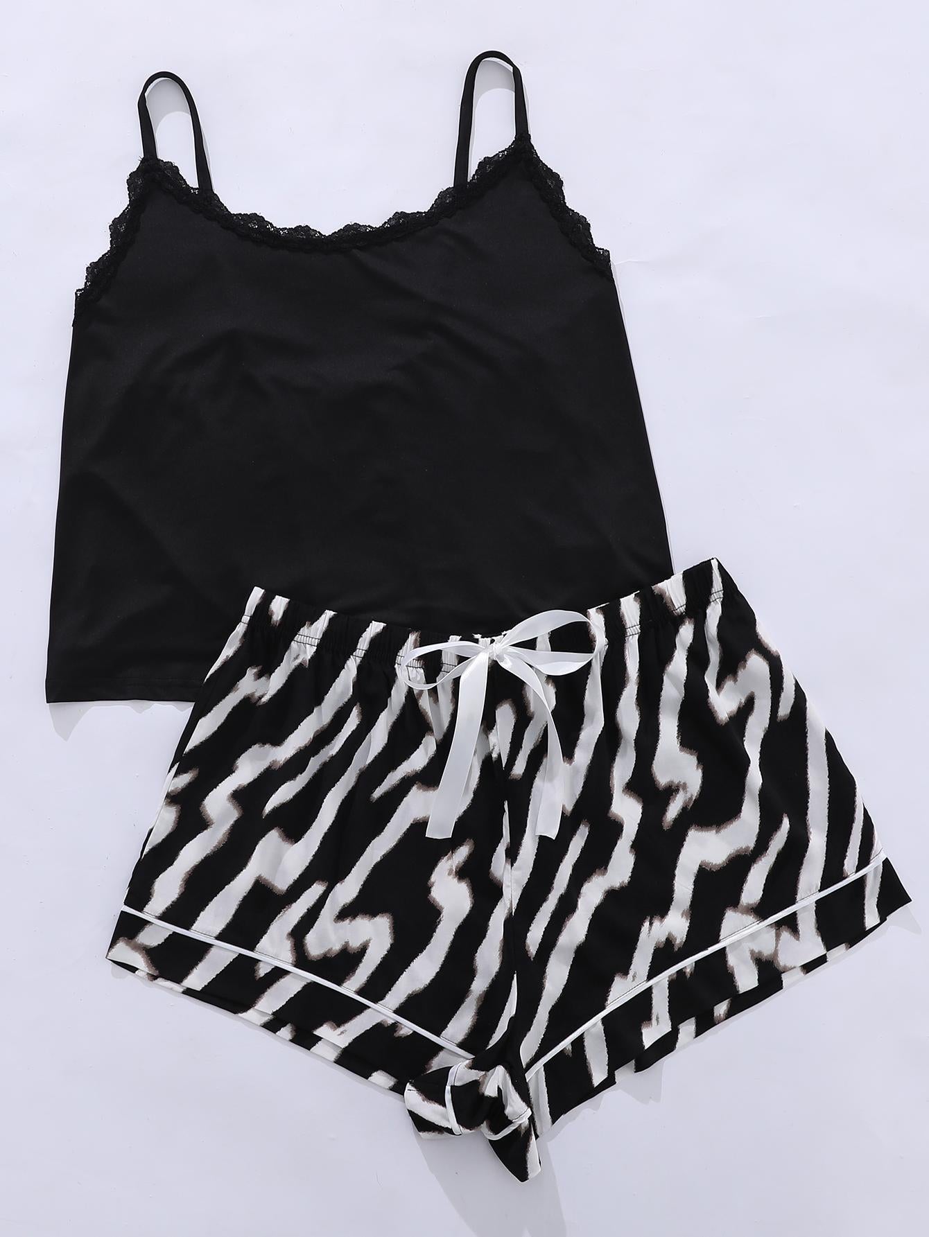 Conjunto de pijama de tirantes con cuello redondo y ribete de encaje de talla grande y pantalones cortos estampados