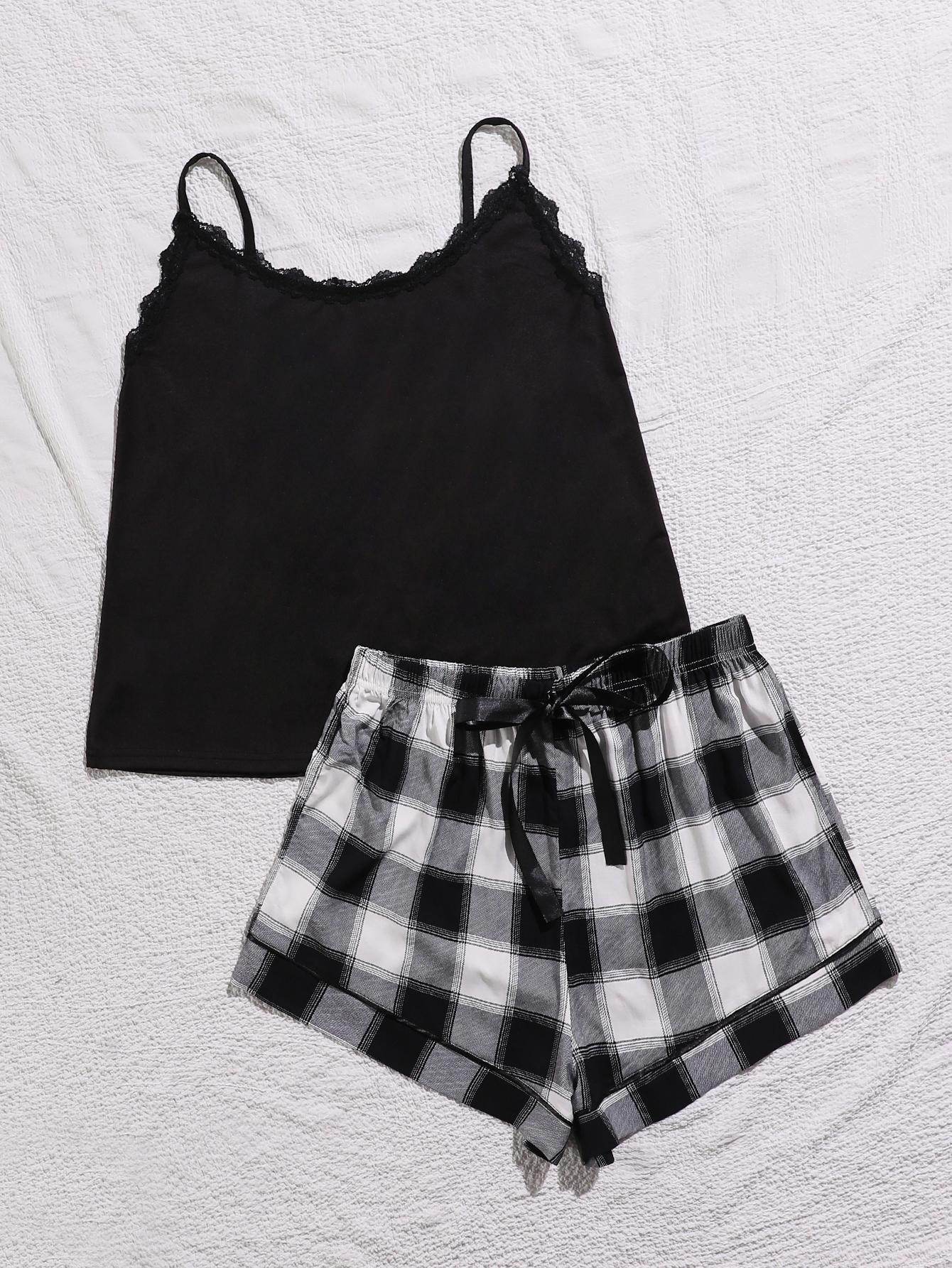 Conjunto de pijama de tirantes con cuello redondo y ribete de encaje de talla grande y pantalones cortos estampados