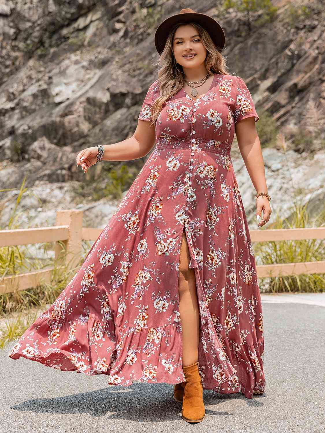 Vestido con dobladillo con volantes y abertura floral de talla grande
