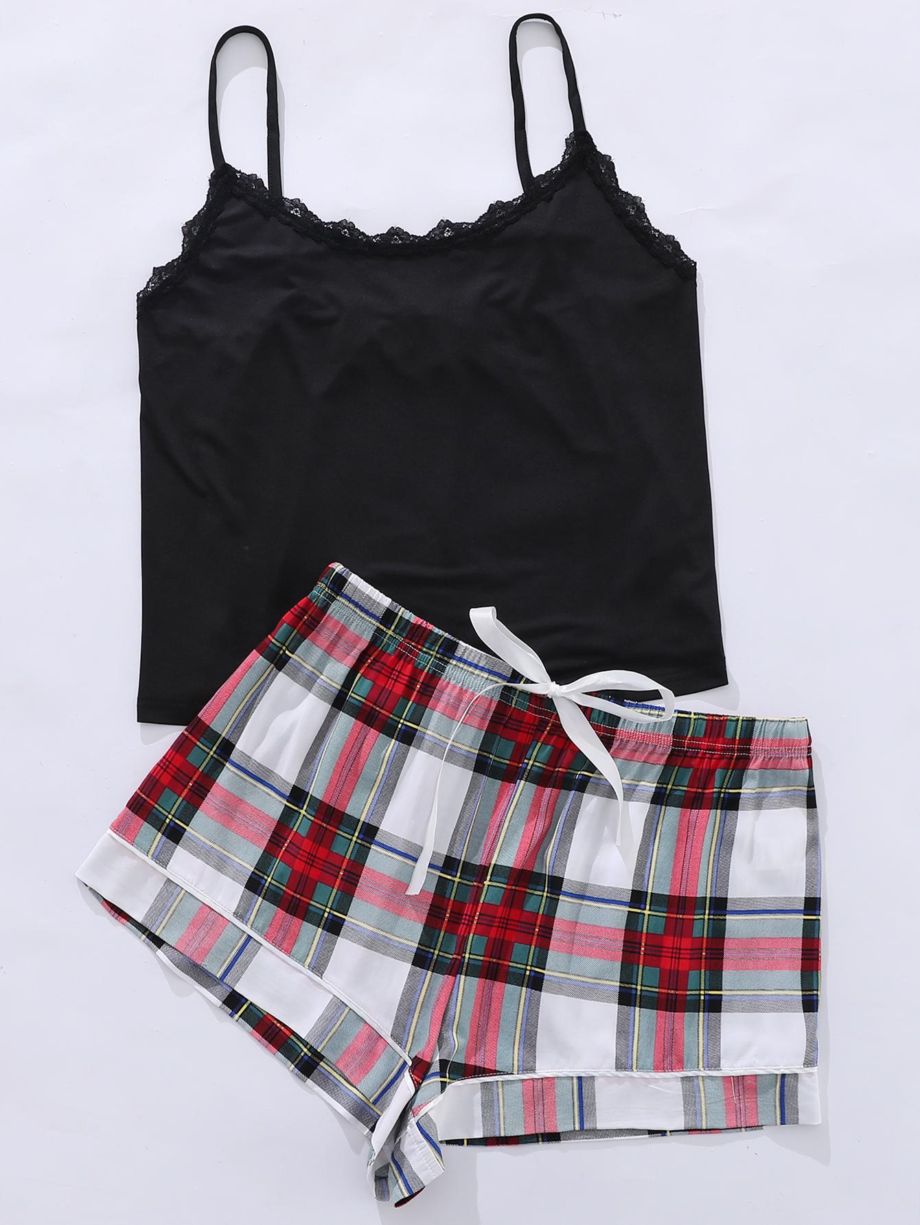 Conjunto de pijama de tirantes con cuello redondo y ribete de encaje de talla grande y pantalones cortos estampados