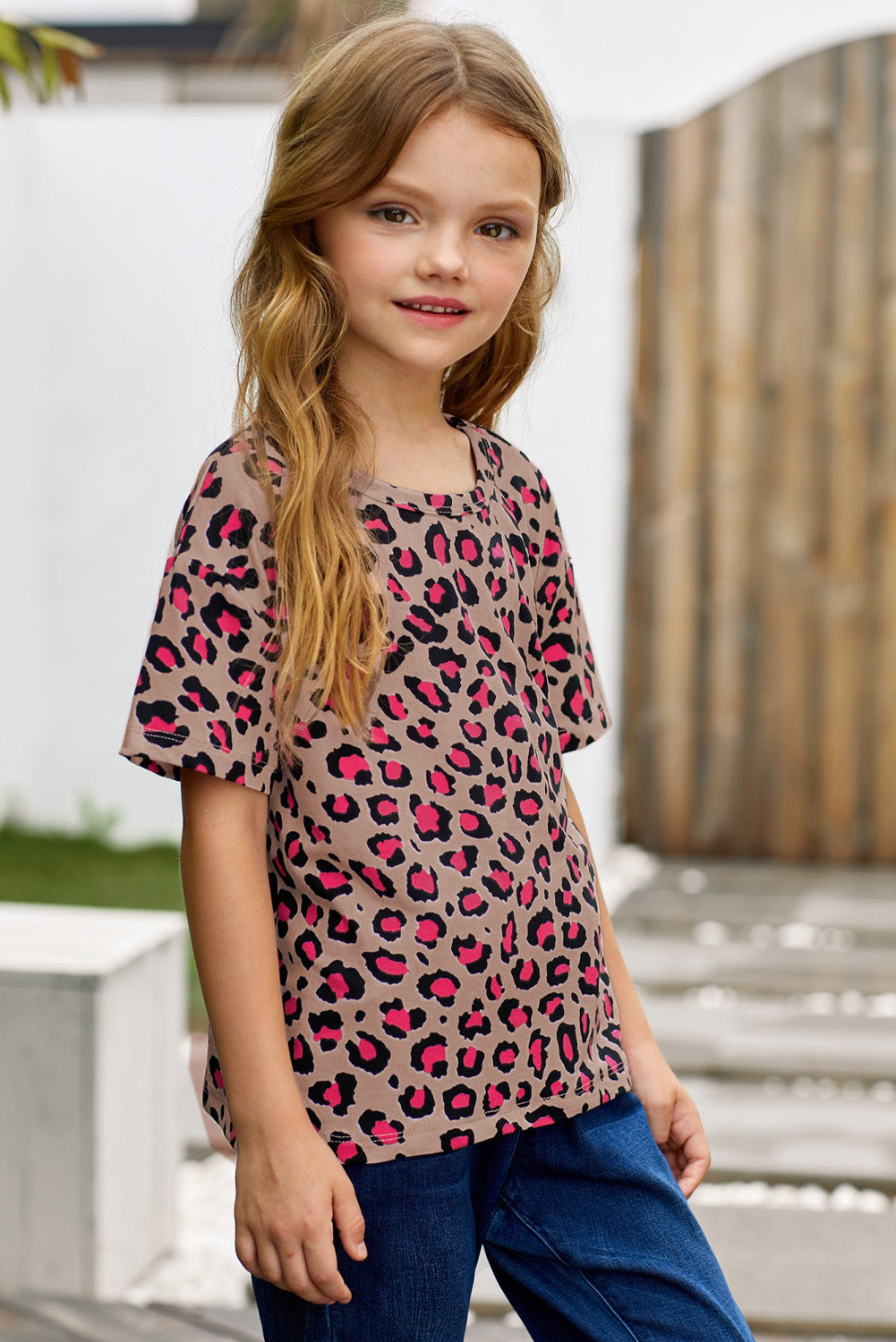 Camiseta de hombros caídos con estampado de leopardo para niñas