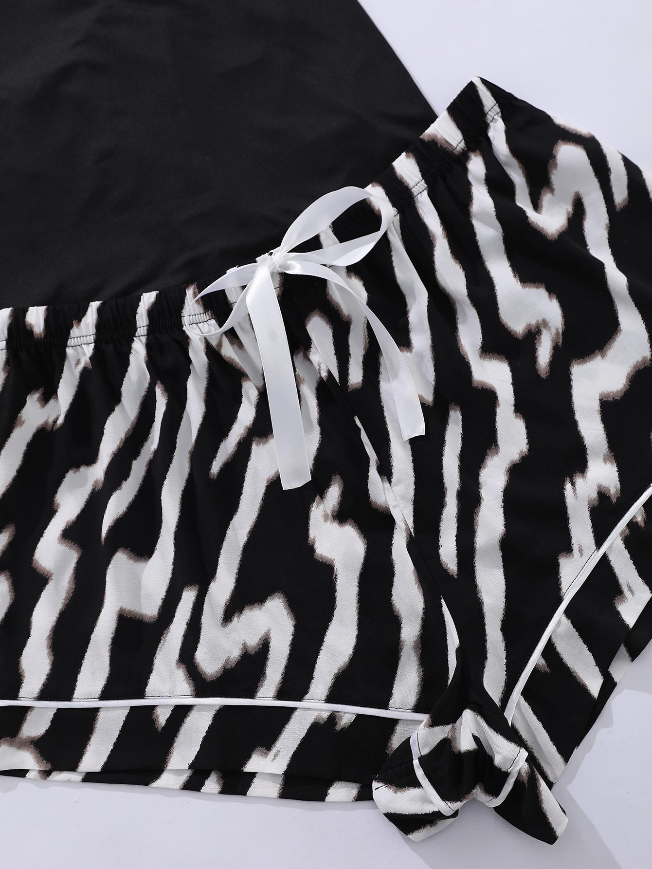 Conjunto de pijama de tirantes con cuello redondo y ribete de encaje de talla grande y pantalones cortos estampados