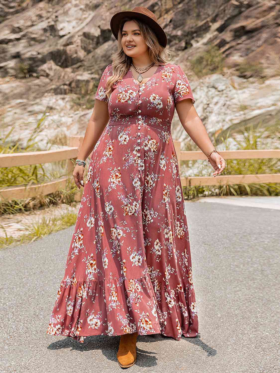 Vestido con dobladillo con volantes y abertura floral de talla grande