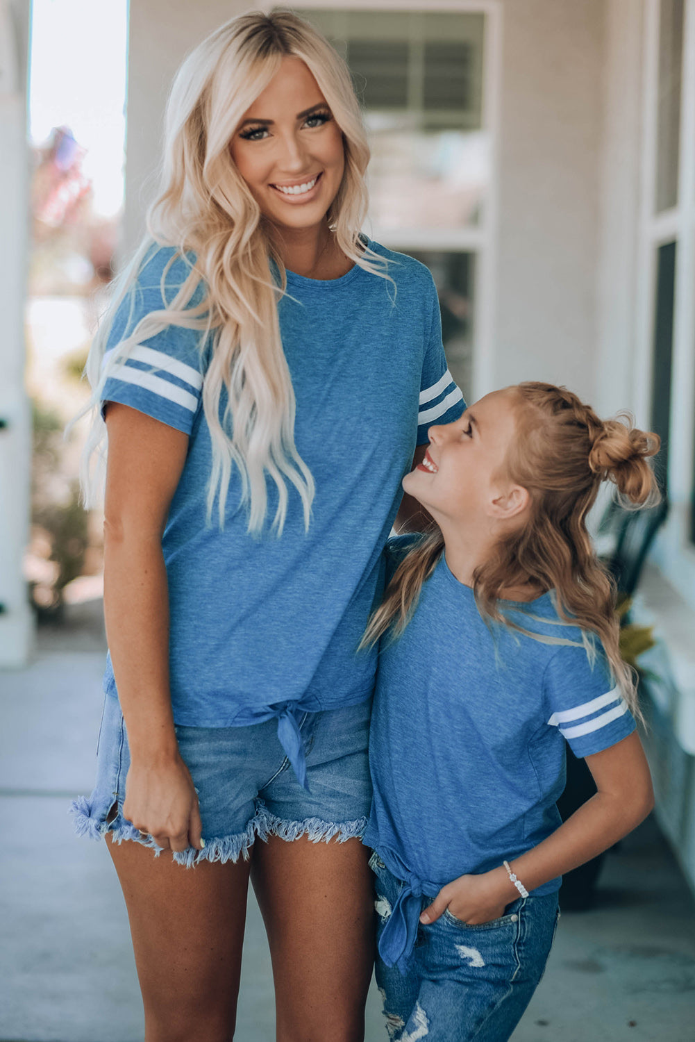 Camiseta a rayas con lazo delantero para mujer