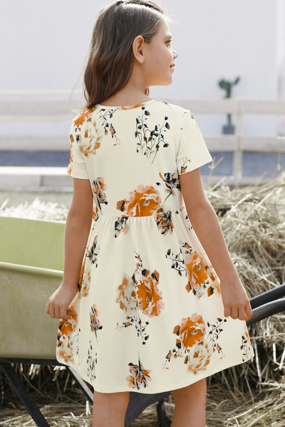 Vestido de niñas con cuello redondo y manga corta floral