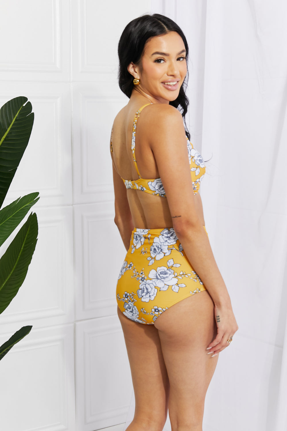 Bikini de talle alto con giro Take A Dip Twist de Marina West Swim en color mostaza