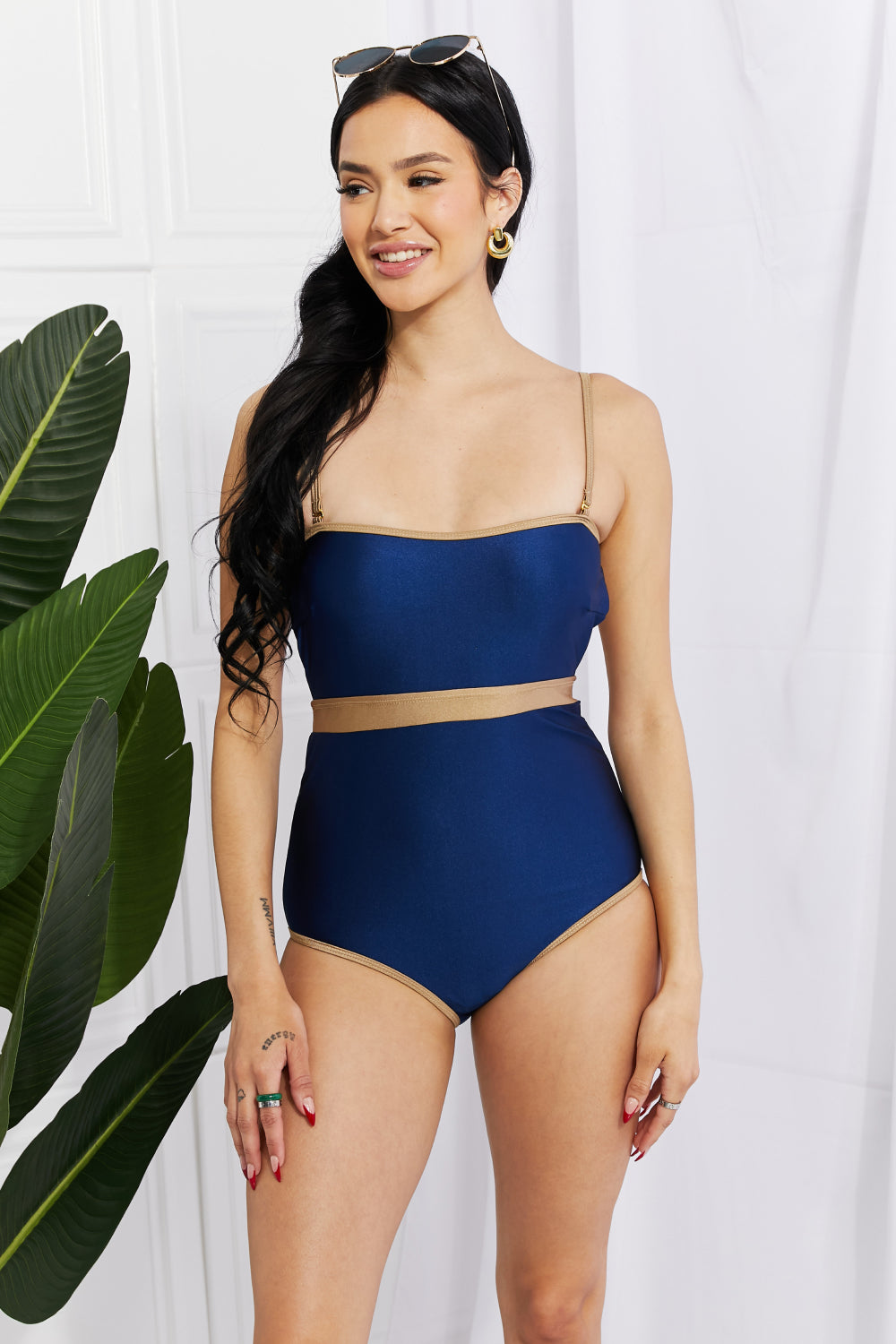 Marina West Swim Traje de baño de una pieza con ribete en contraste Wave Break